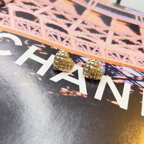 Auth CHANEL Earrings • B21P Authentic Quilted CC Lovely Hearts for Pierced Ears - Picture 1 of 11